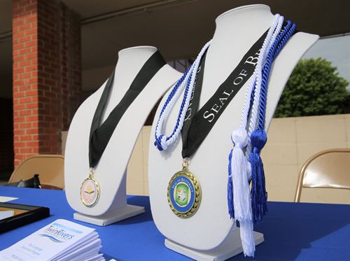Seal of Biliteracy medallion